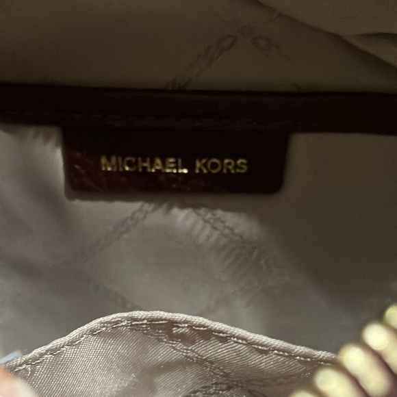 MICHAEL KORS
Mott Mini Color-Block Pebbled Leather Crossbody 32T8GF5C0T - Picture 10 of 14